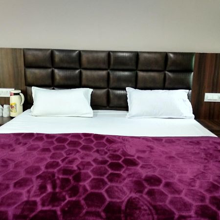 Oyo 60976 Hotel Shree Ji Morena エクステリア 写真