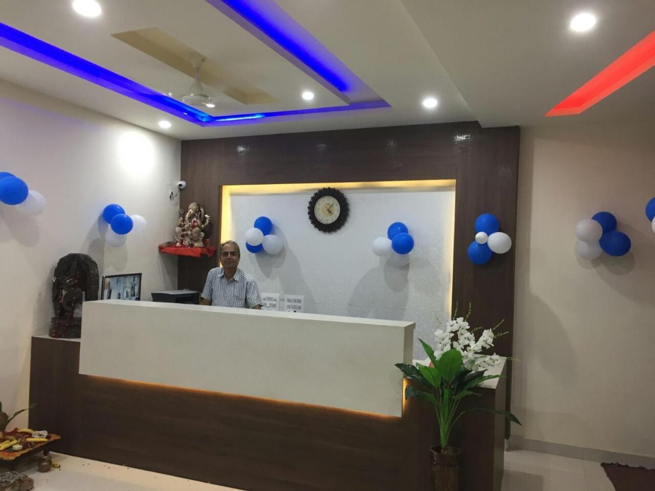 Oyo 60976 Hotel Shree Ji Morena エクステリア 写真