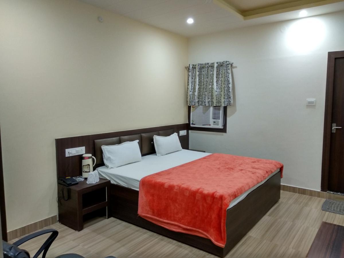 Oyo 60976 Hotel Shree Ji Morena エクステリア 写真
