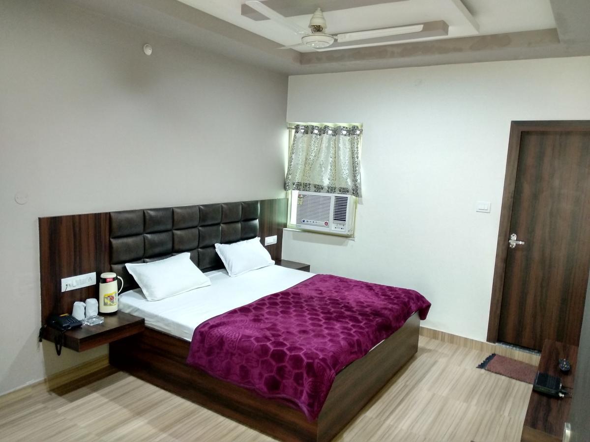 Oyo 60976 Hotel Shree Ji Morena エクステリア 写真