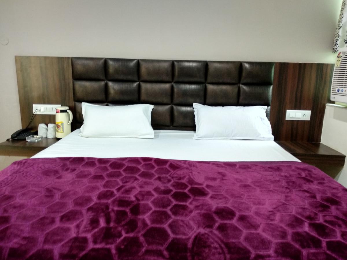 Oyo 60976 Hotel Shree Ji Morena エクステリア 写真
